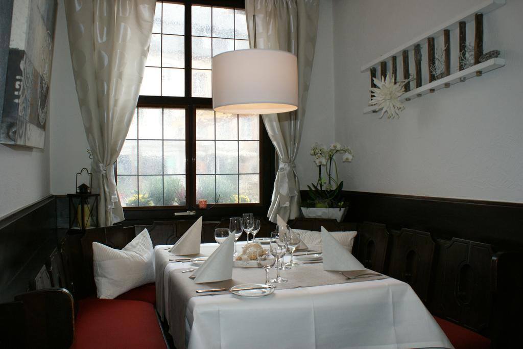 Hotel Restaurant Zunftstube Сарбург Екстериор снимка