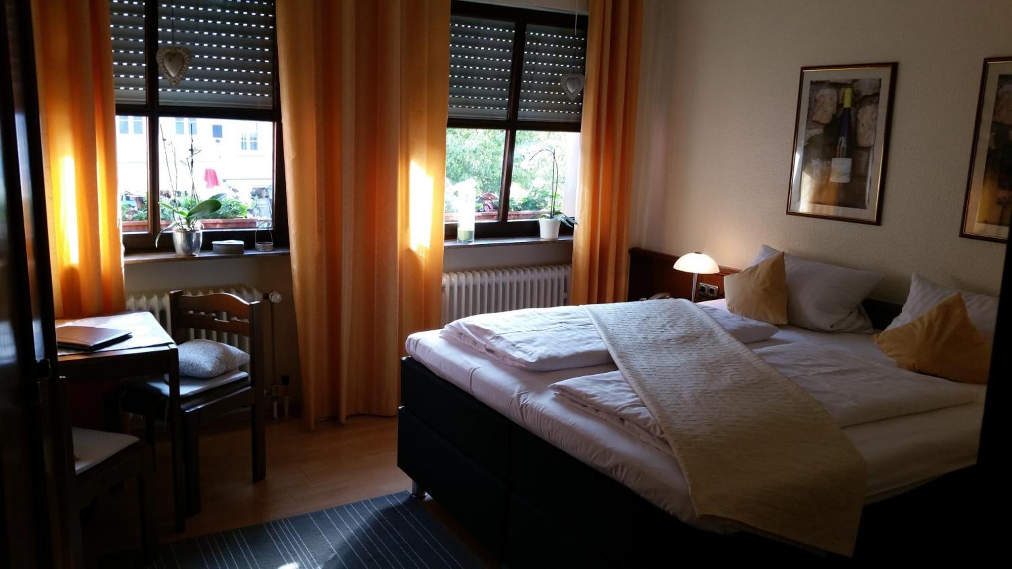 Hotel Restaurant Zunftstube Сарбург Екстериор снимка