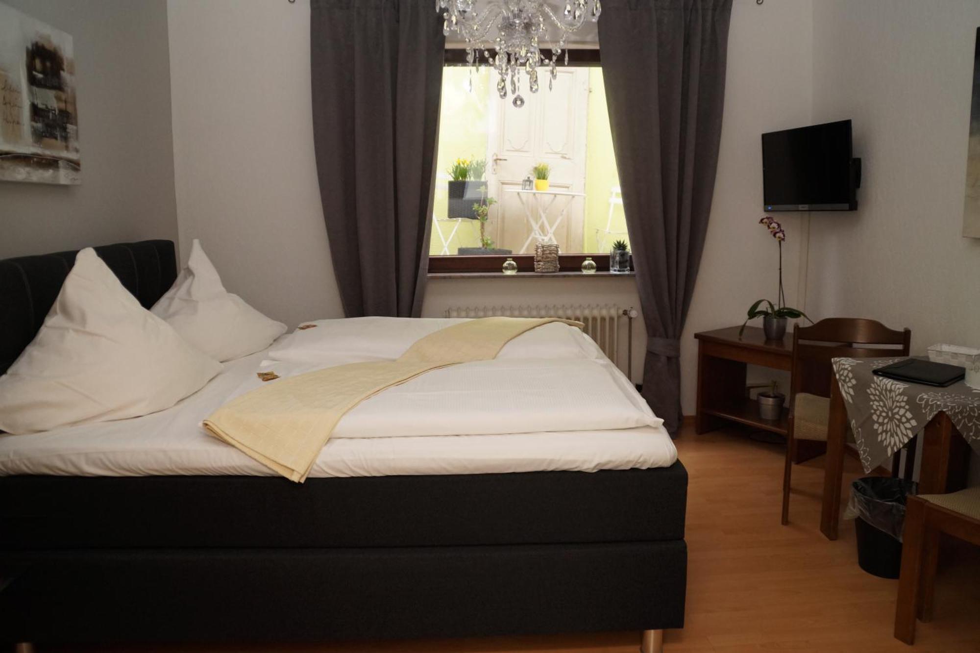Hotel Restaurant Zunftstube Сарбург Екстериор снимка