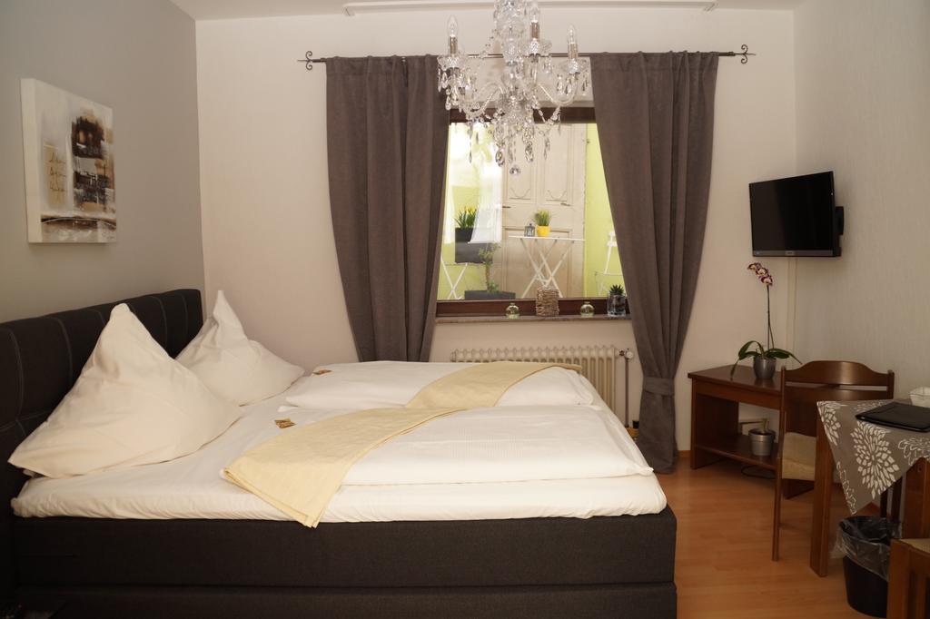 Hotel Restaurant Zunftstube Сарбург Екстериор снимка