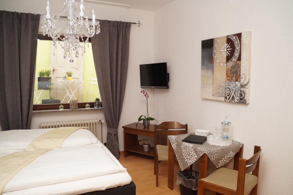 Hotel Restaurant Zunftstube Сарбург Екстериор снимка