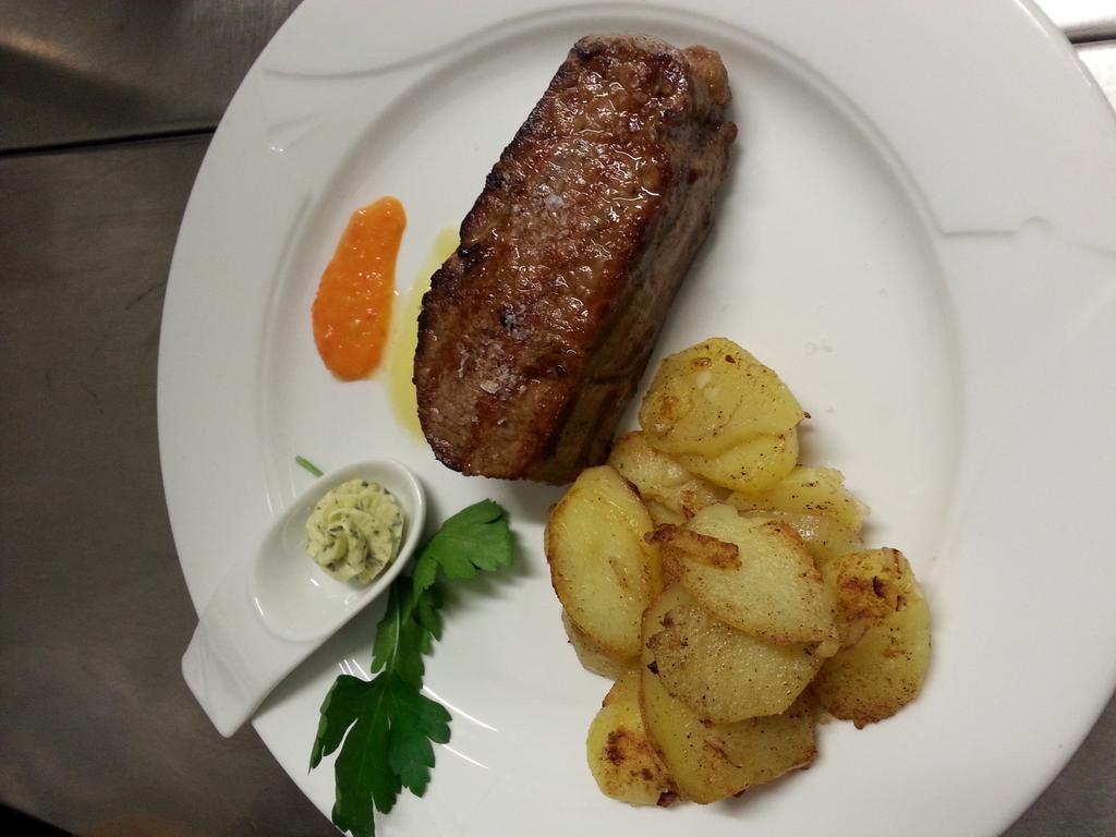 Hotel Restaurant Zunftstube Сарбург Екстериор снимка