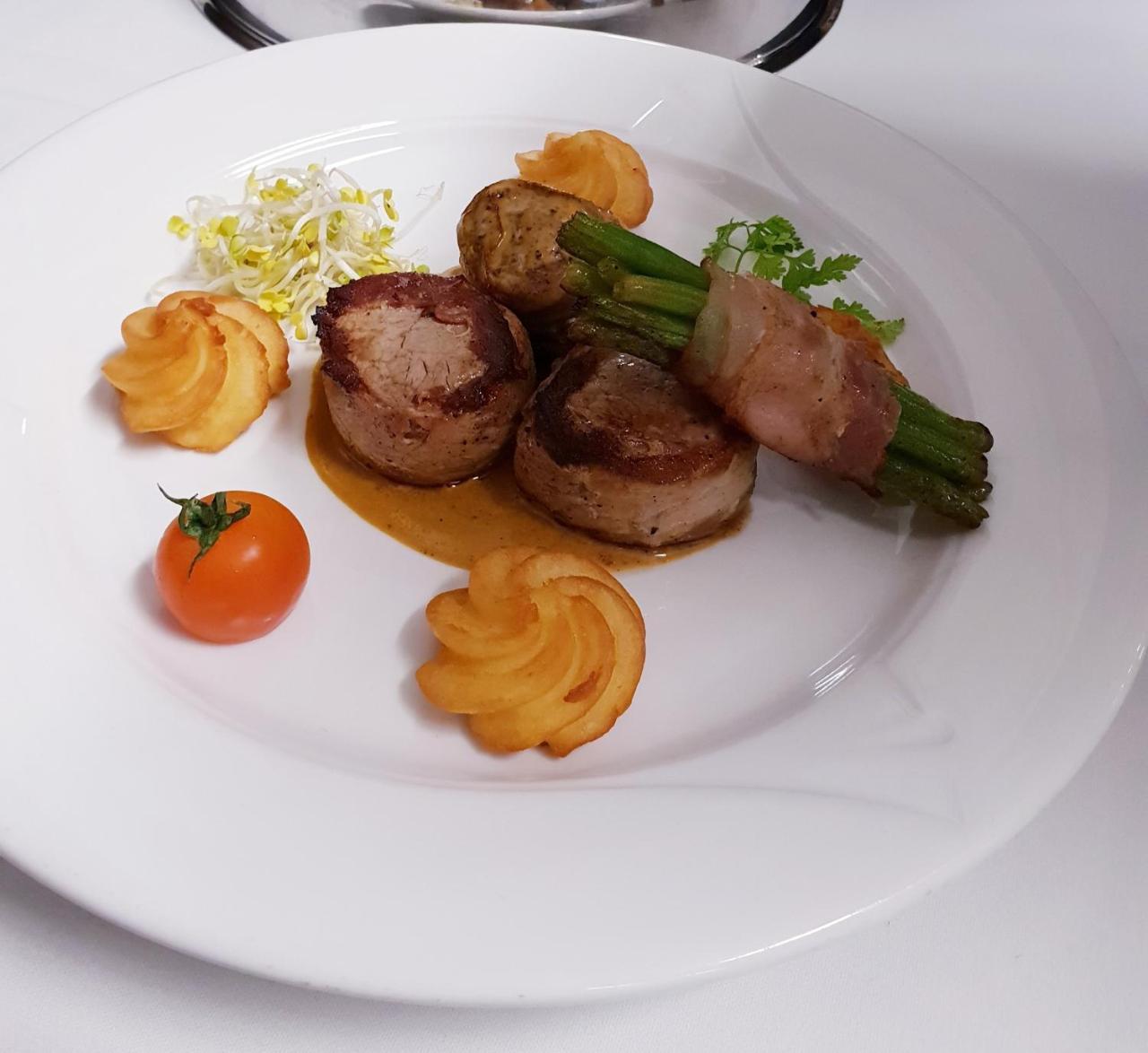 Hotel Restaurant Zunftstube Сарбург Екстериор снимка